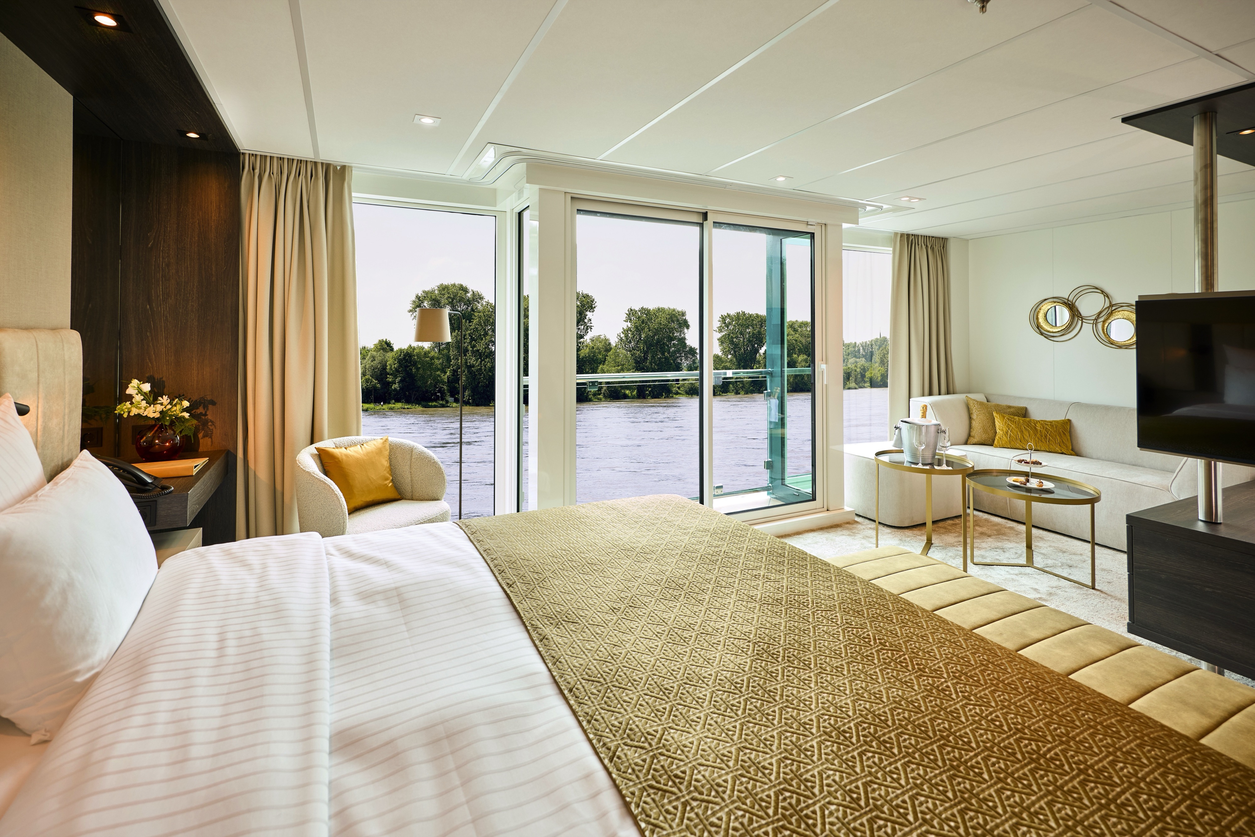 AMADEUS Nova Suite ©Lueftner Cruises Amadeus Tom Yasny .jpg
